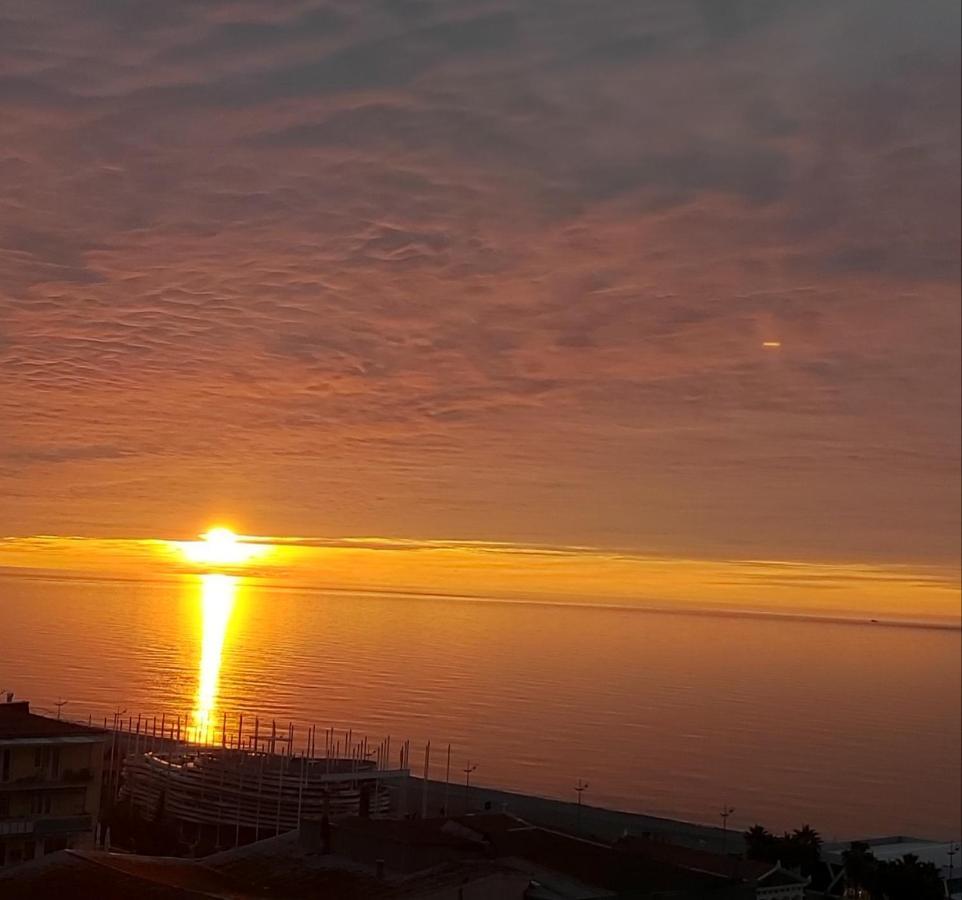 Luxury Sea View Orbi City Batumi Esterno foto